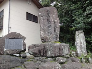 毎床脇造氏の碑