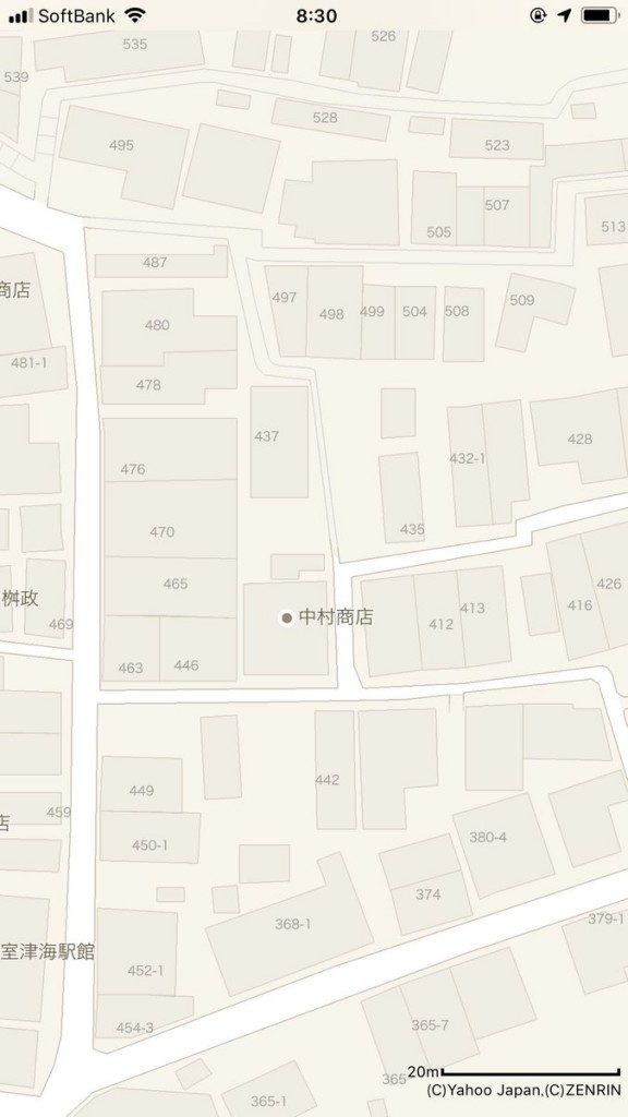 ヤフーマップ(左)と、ゼンリンとの契約を解除したGoogle Map(右)を比較。細い道が驚くほどごっそり省略されている。Yahoo!マップ