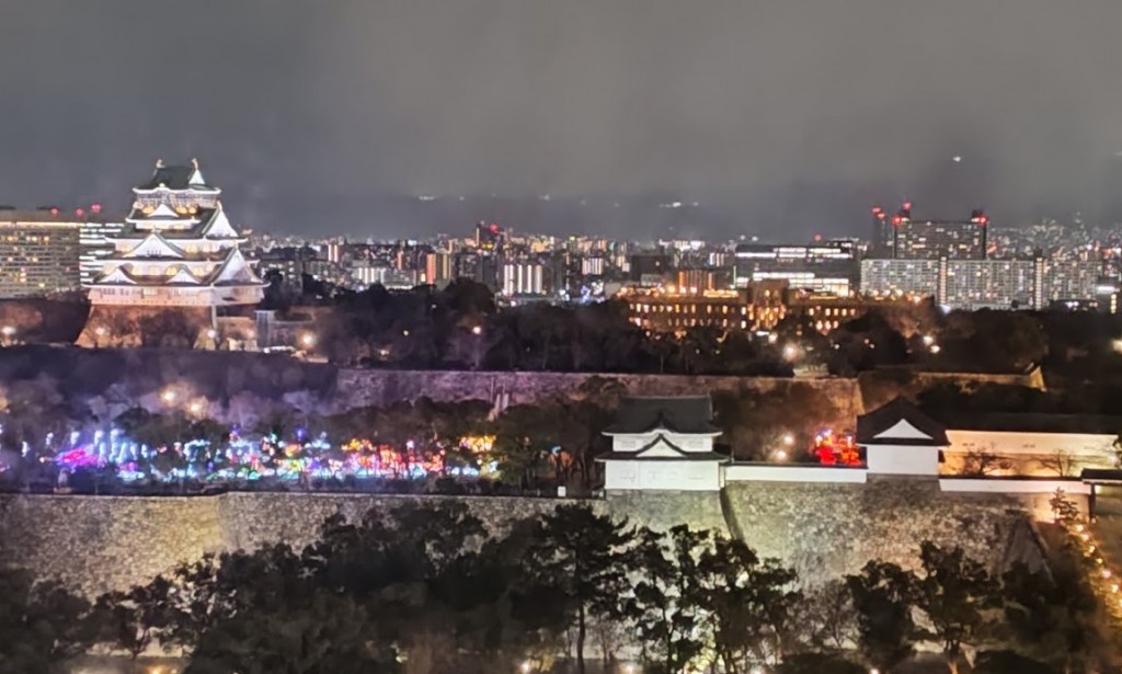 ライトアップされた大阪城