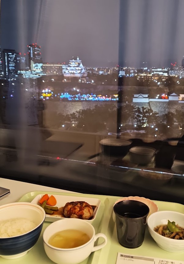 ライトアップされた大阪城と晩餐