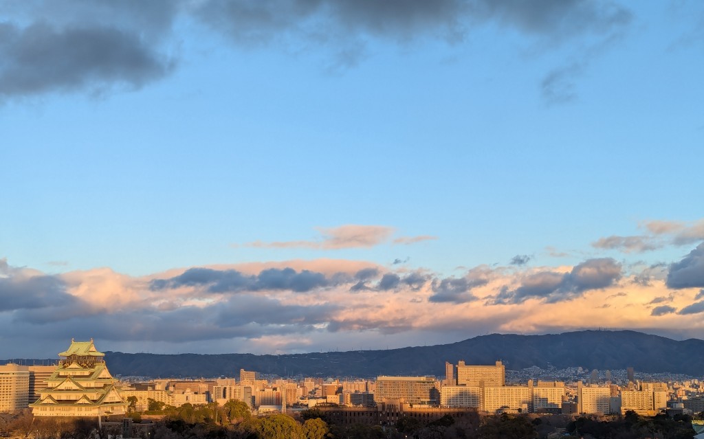 夕日に映える大阪城